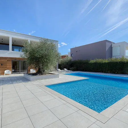 Amella Villa *